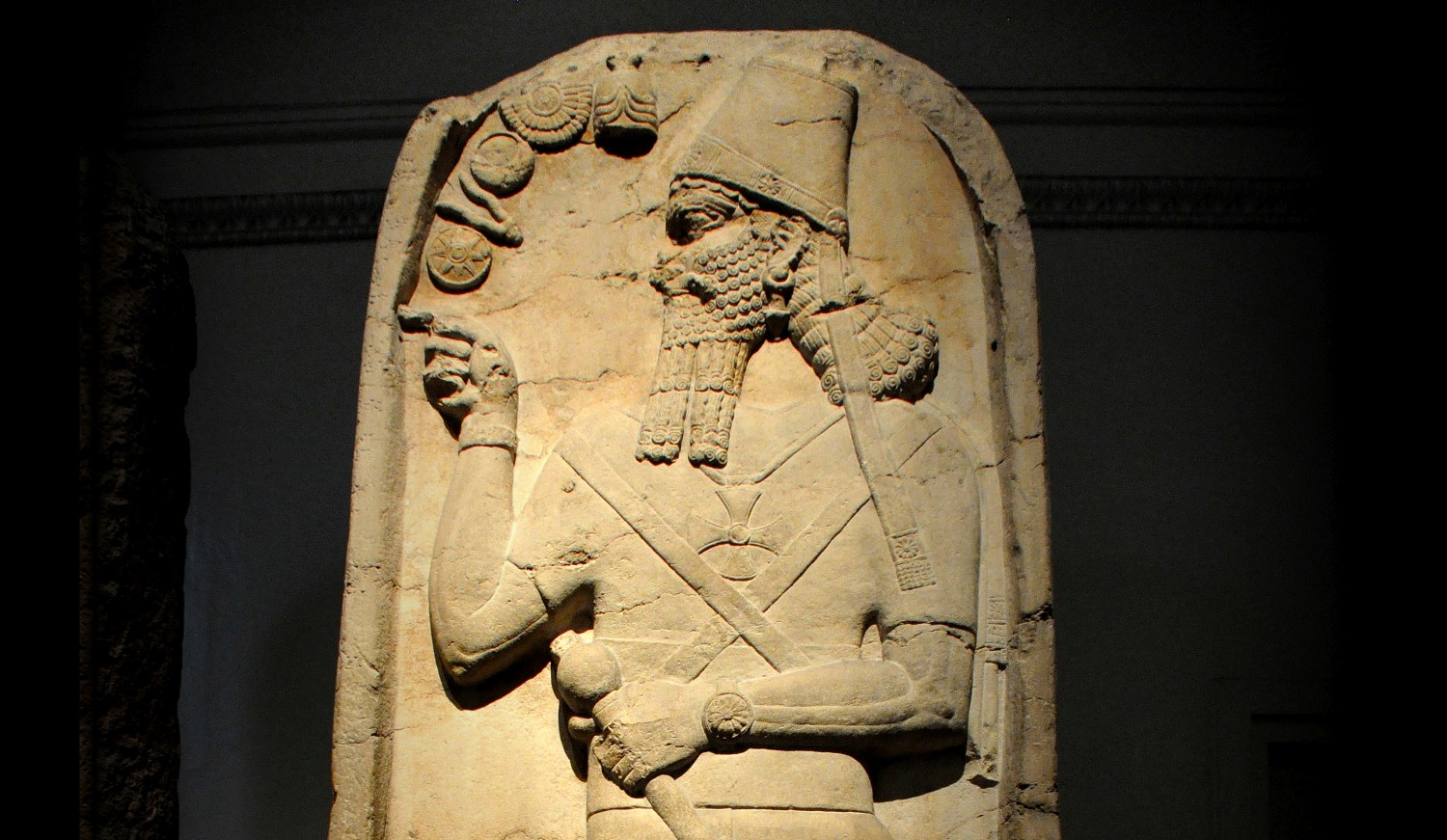 Pagan Assyrian king Shamshi-Adad V with a sun cross around neck