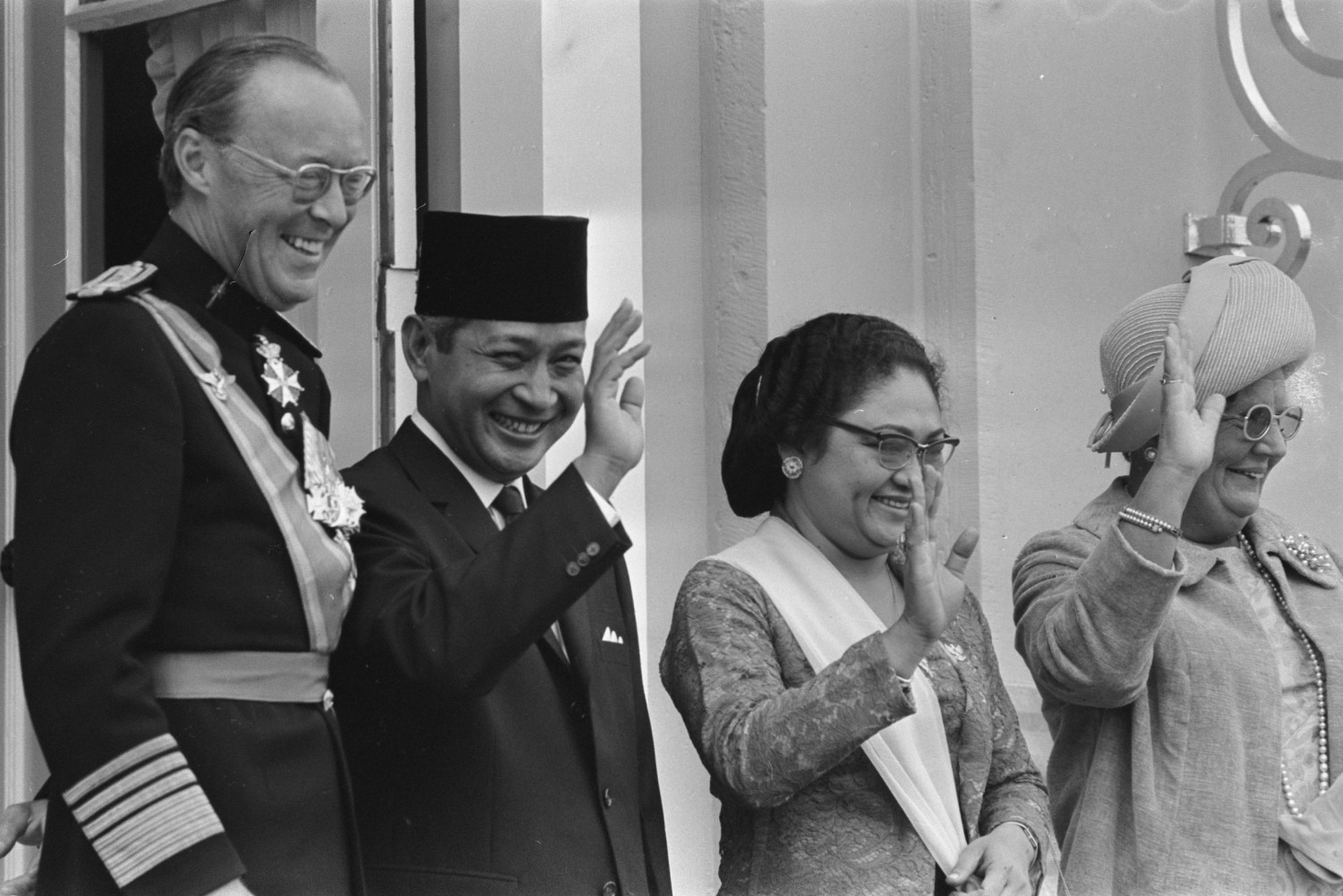 Prince Bernhard, Suharto, Siti Hartinah and Queen Juliana during a state visit from Suharto to the Netherlands on 3 September 1970