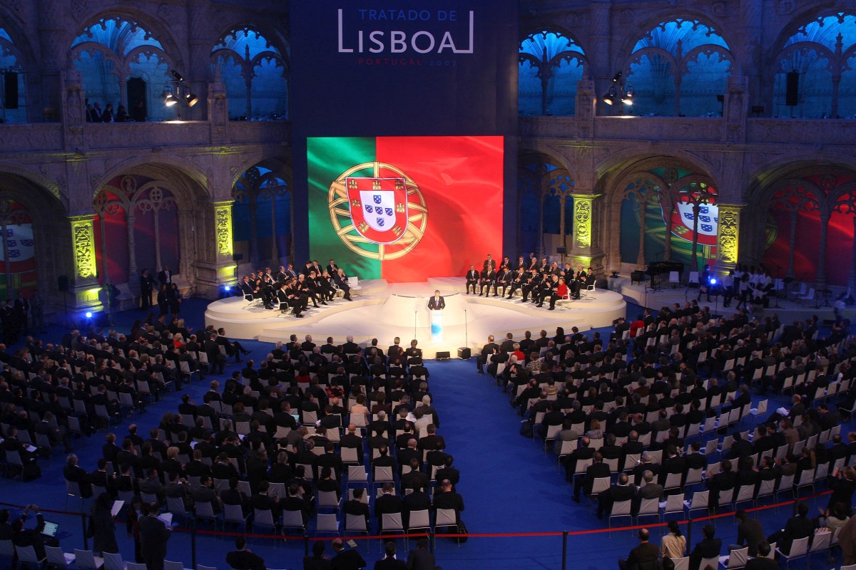 Signing in the Jerónimos Monastery of Lisbon, Portugal, 2007
